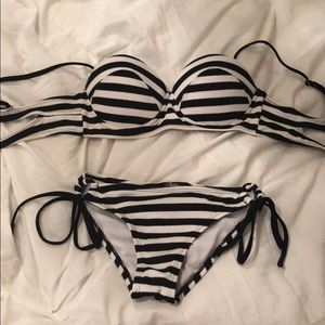 Cheecky black/white bikini